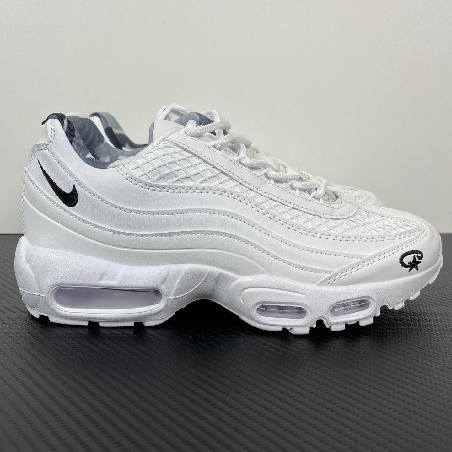 Nike X Corteiz White - HYPER LIST