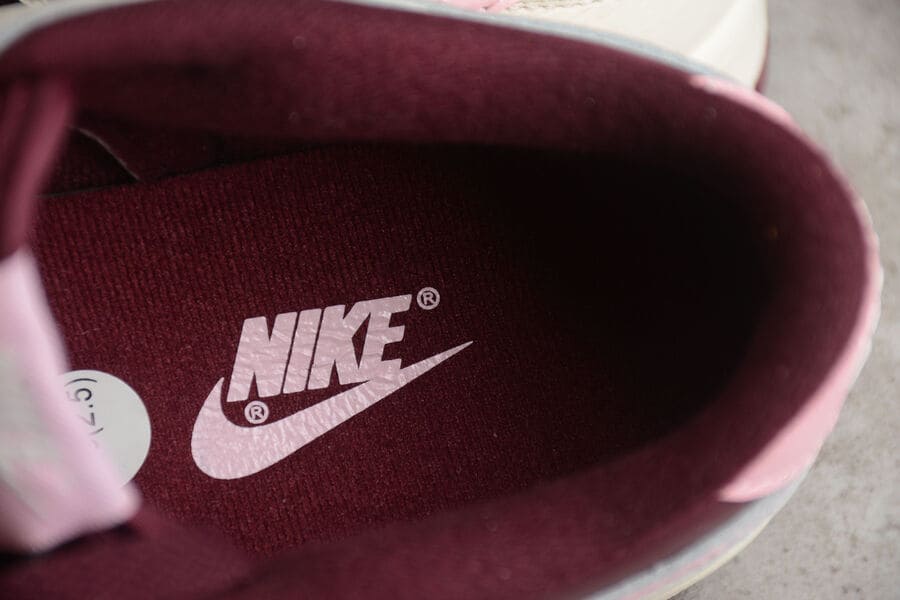 Nike Dunk Low Premium Valentine's Day - HYPER LIST
