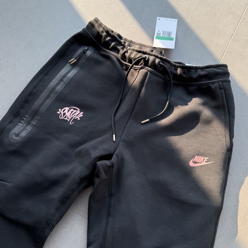 Conjunto Tech Fleece Nike x Syna World - HYPER LIST