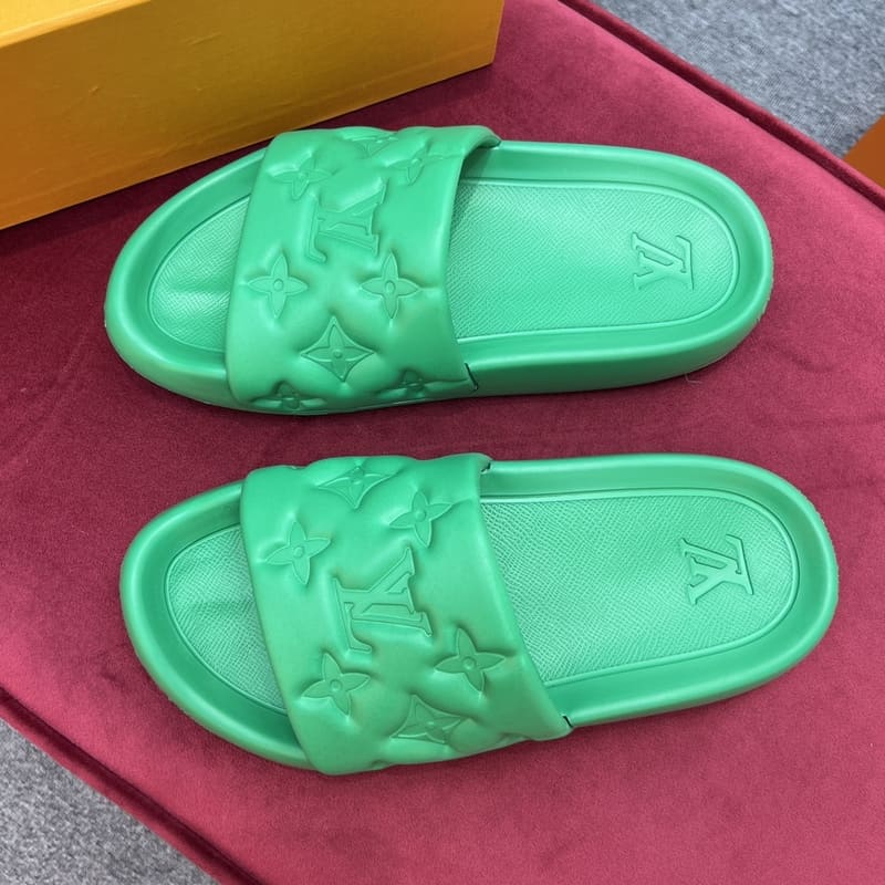 Slide Louis Vuitton Waterfront Verde - HYPER LIST