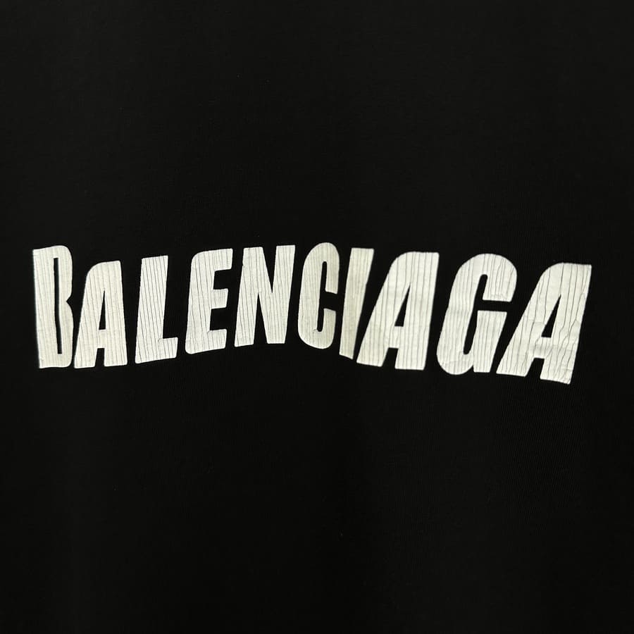 Camiseta Balenciaga Cracked Logo Distressed - HYPER LIST