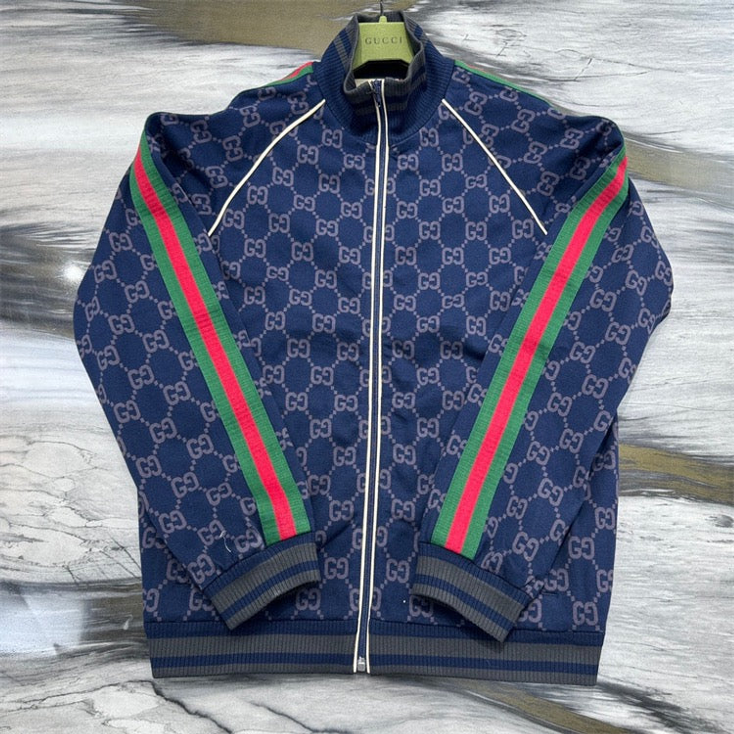 Gucci bleu avec bordure en sangle