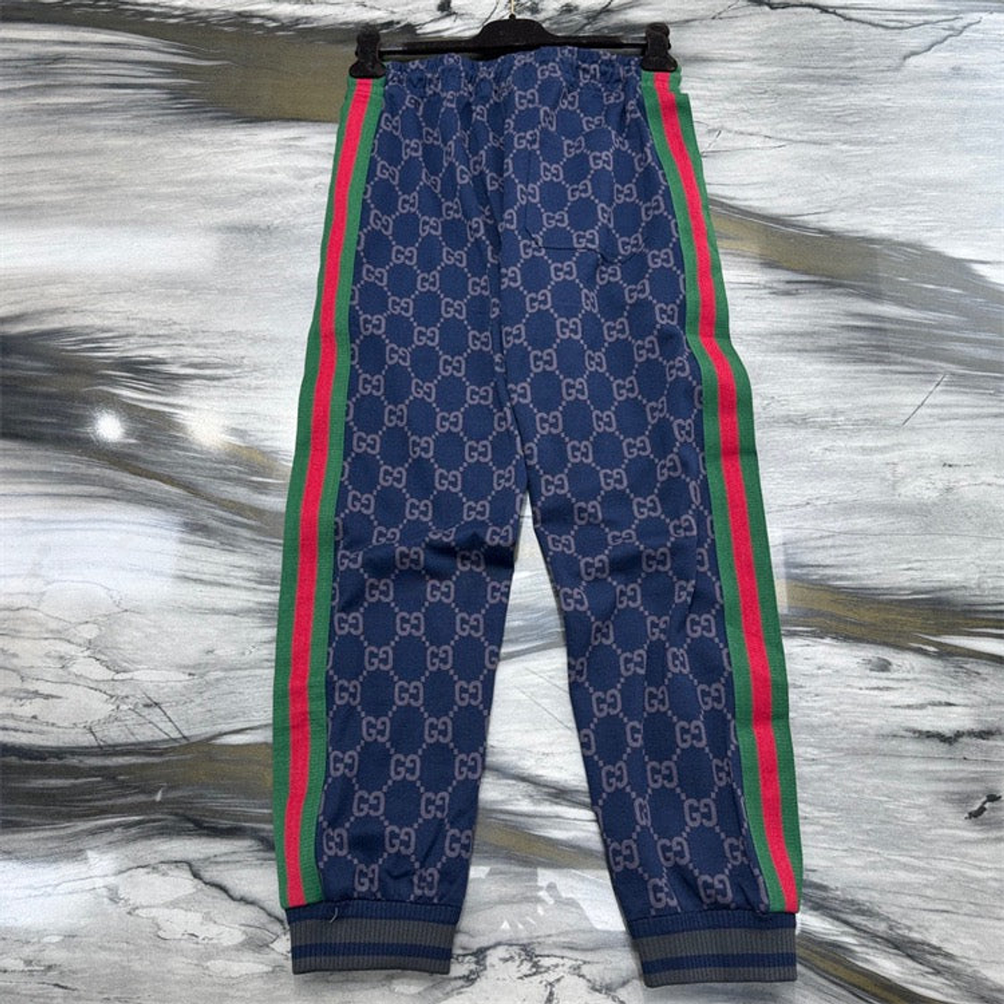 Gucci bleu avec bordure en sangle