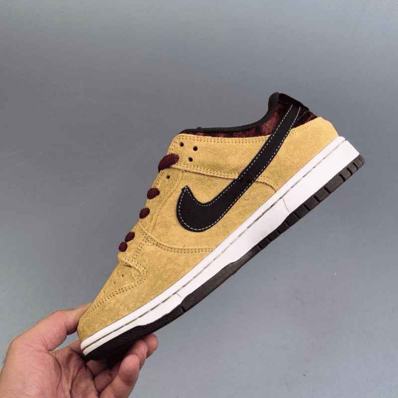 Nike SB Dunk Low City of Cinema - HYPER LIST