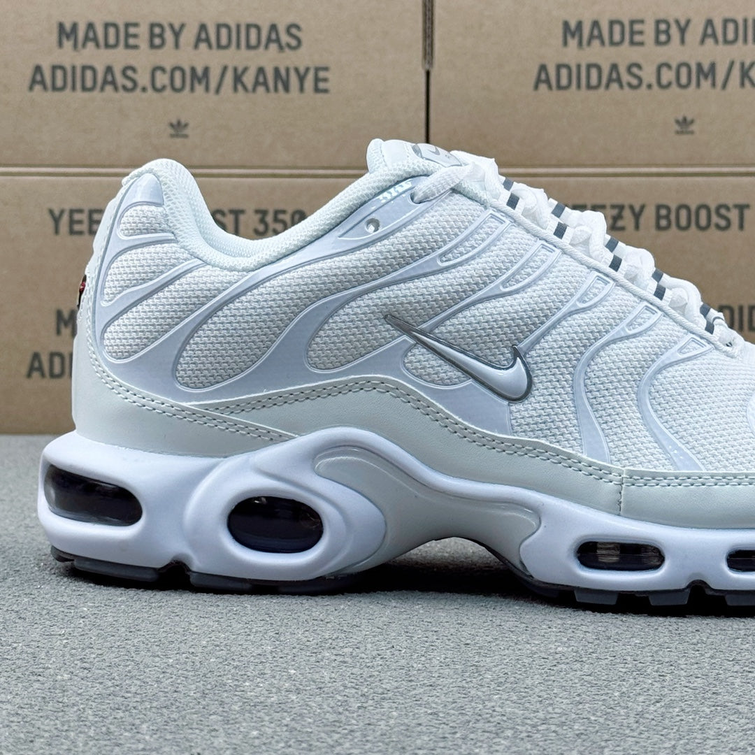 Nike TN PLUS White