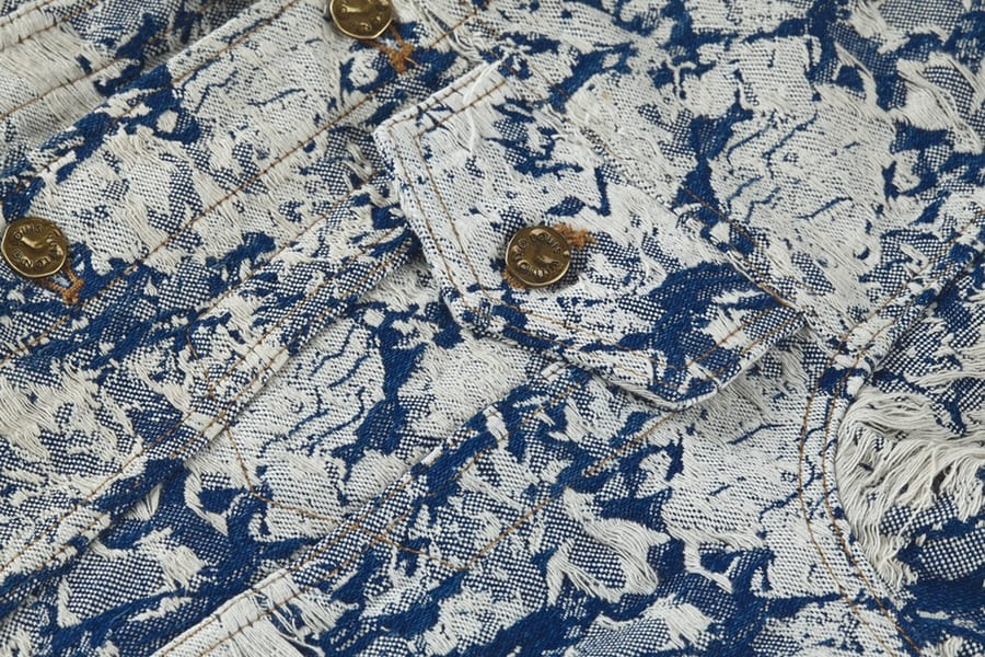 Jaqueta Louis Vuitton Distressed Floral Denim - HYPER LIST