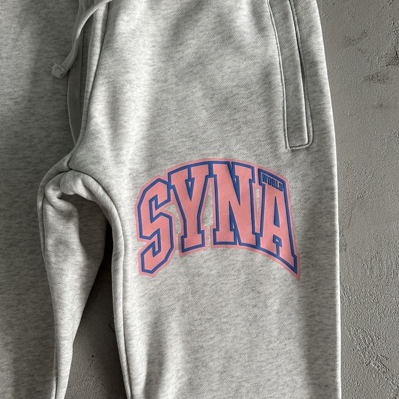 Conjunto Syna World College Logo Cinza/Rosa - HYPER LIST