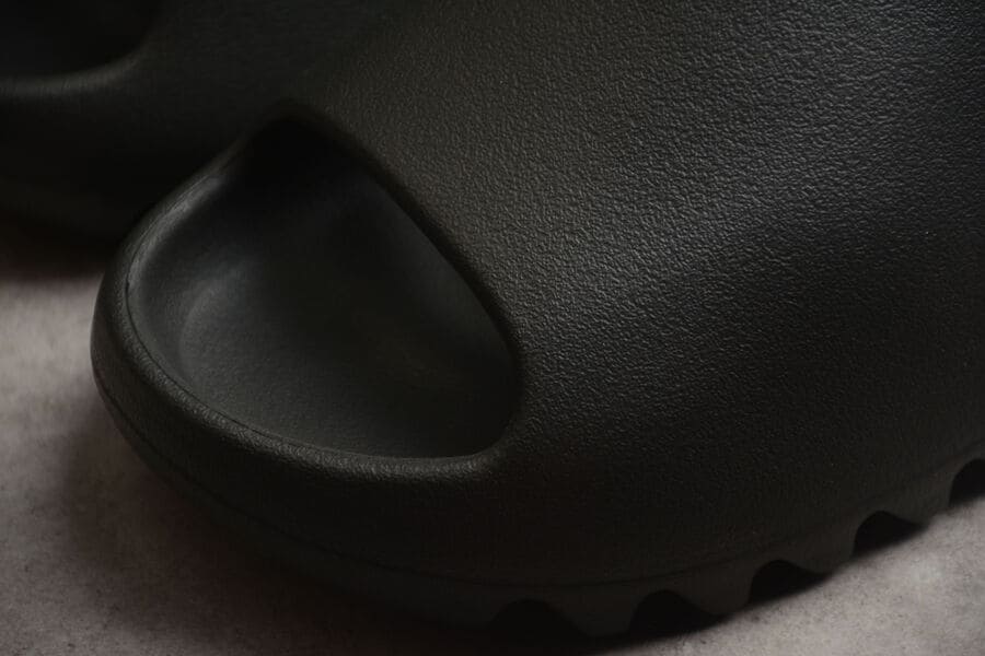 Adidas Yeezy Slide Onyx - HYPER LIST