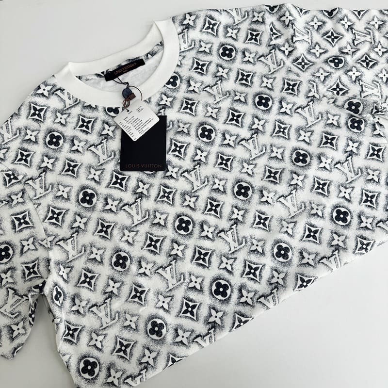 Camiseta Louis Vuitton Monogram White Deep Black - HYPER LIST