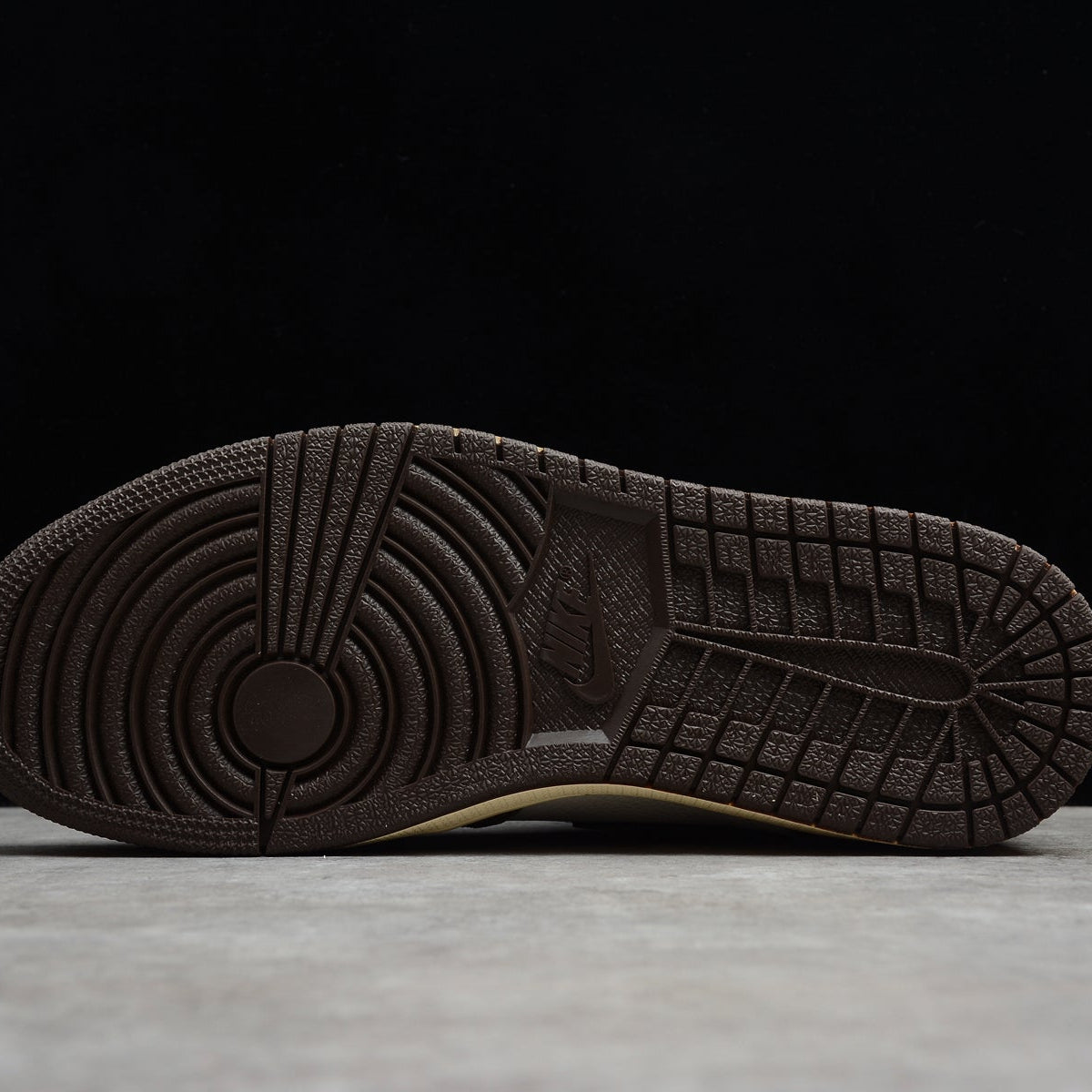 Travis Scott x Air Jordan 1 High Mocha - HYPER LIST