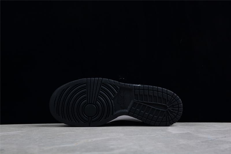 Nike Dunk SB Low Retro White Black - HYPER LIST