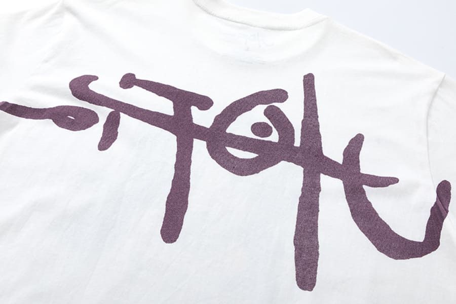 Camiseta Travis Scott x KAWS - HYPER LIST