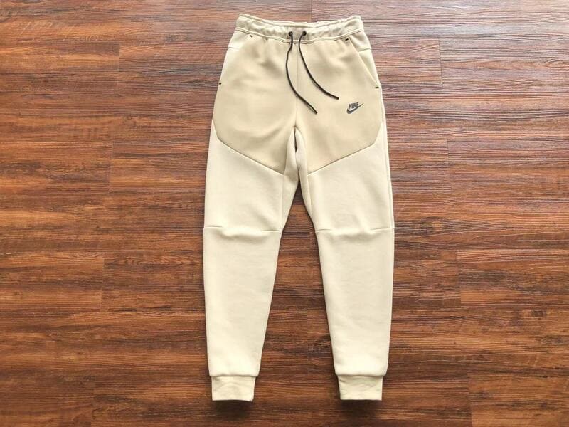 Conjunto Nike Tech Fleece Creme - HYPER LIST