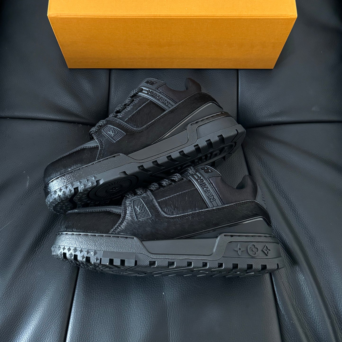 Louis Vuitton Trainner Black - HYPER LIST