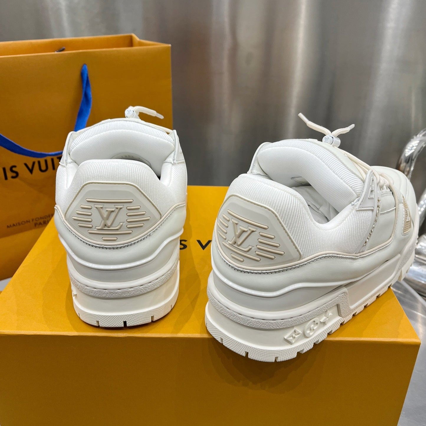 Louis Vuitton Trainner White - HYPER LIST