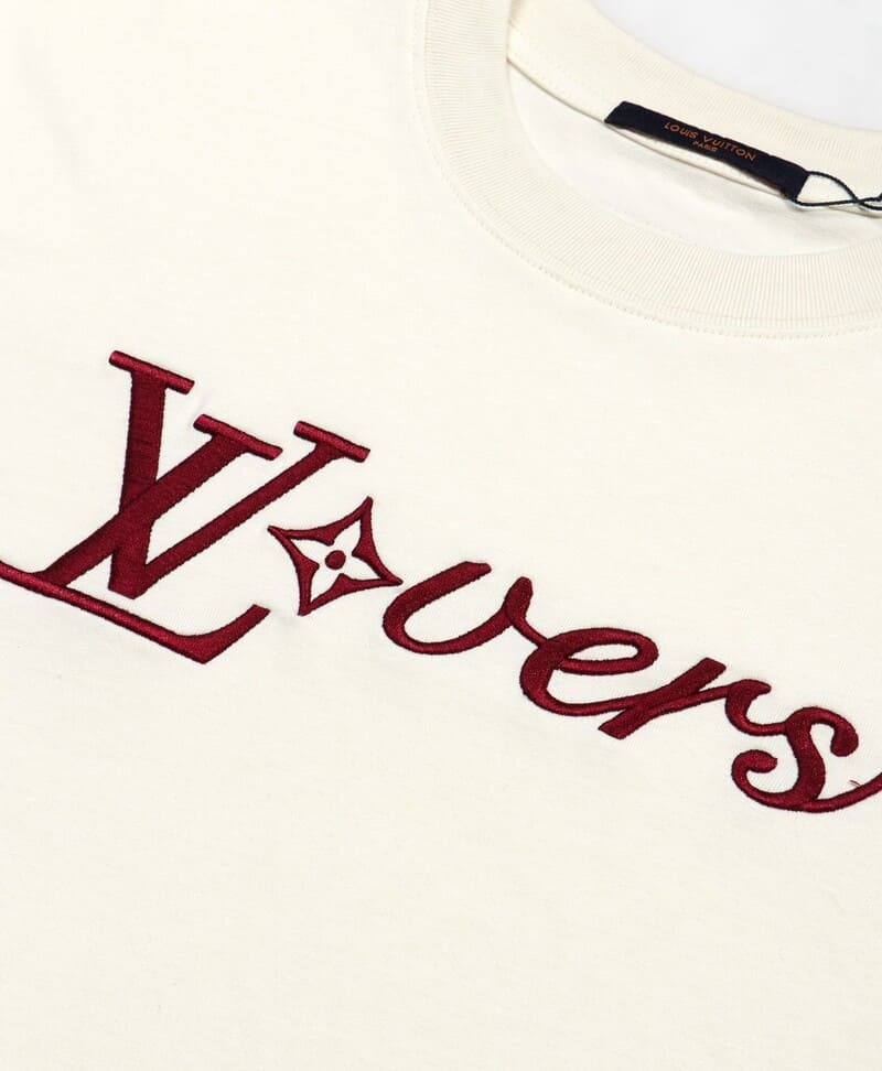 Camiseta Louis Vuitton Cream LV Lovers - HYPER LIST