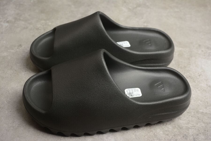 Adidas Yeezy Slide Onyx - HYPER LIST