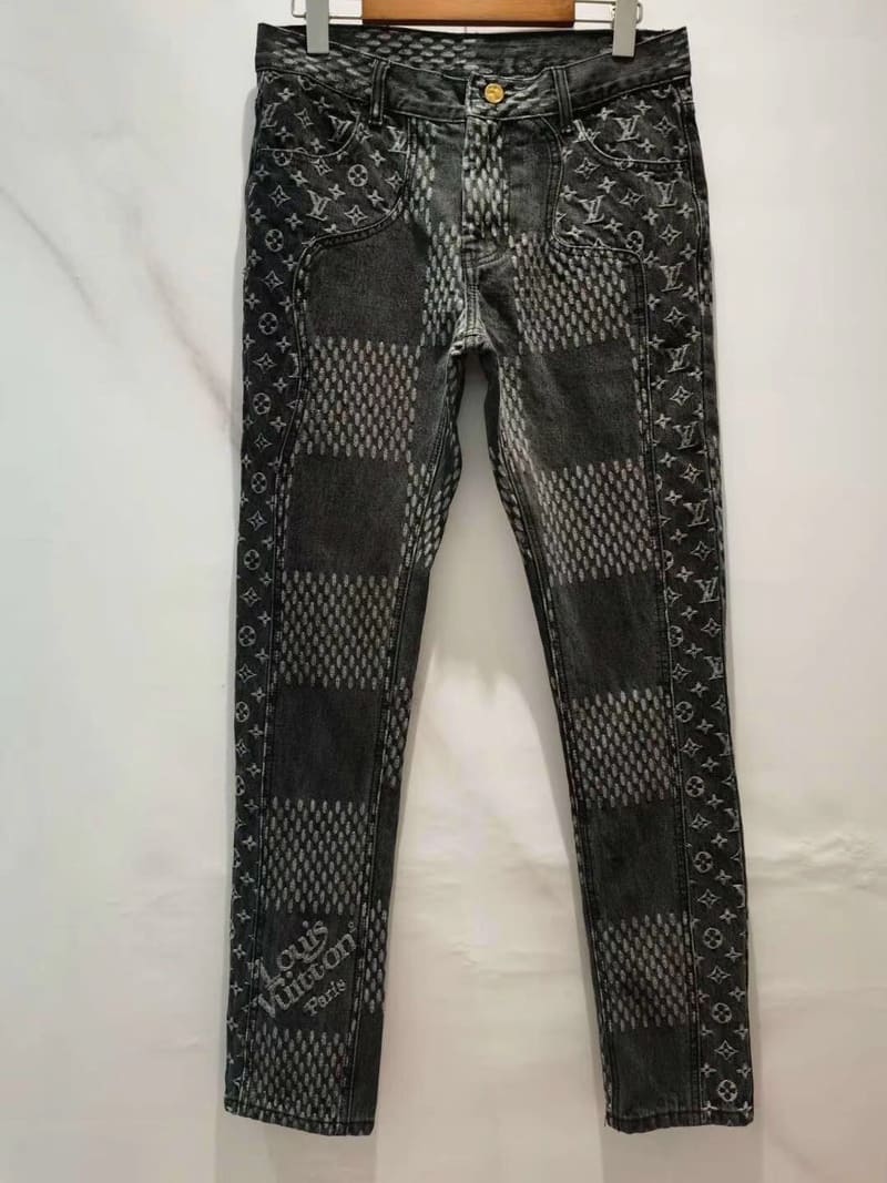 Calça Louis Vuitton x Nigo Giant Damier Waves MNGM - HYPER LIST