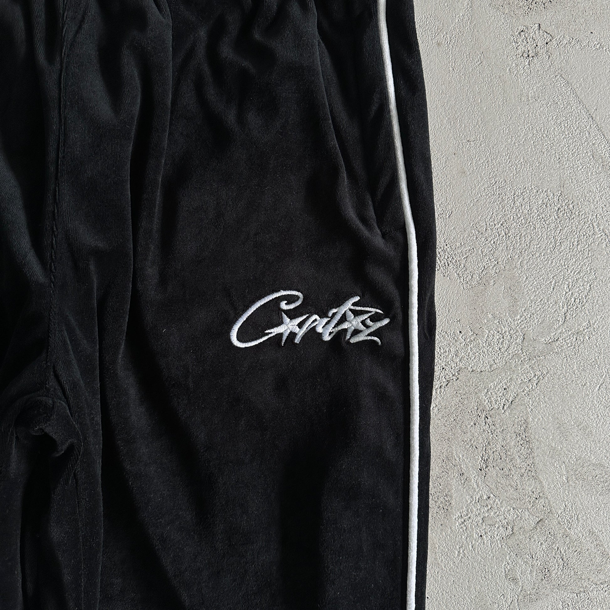 Corteiz Velour Black Tracksuit - HYPER LIST