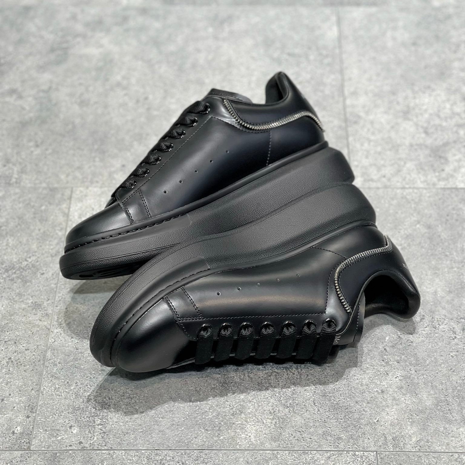 Alexander McQueen Black - HYPER LIST
