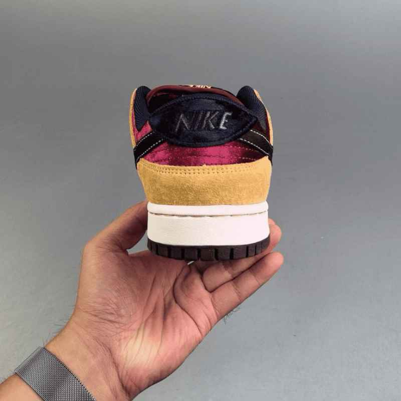 Nike SB Dunk Low City of Cinema - HYPER LIST