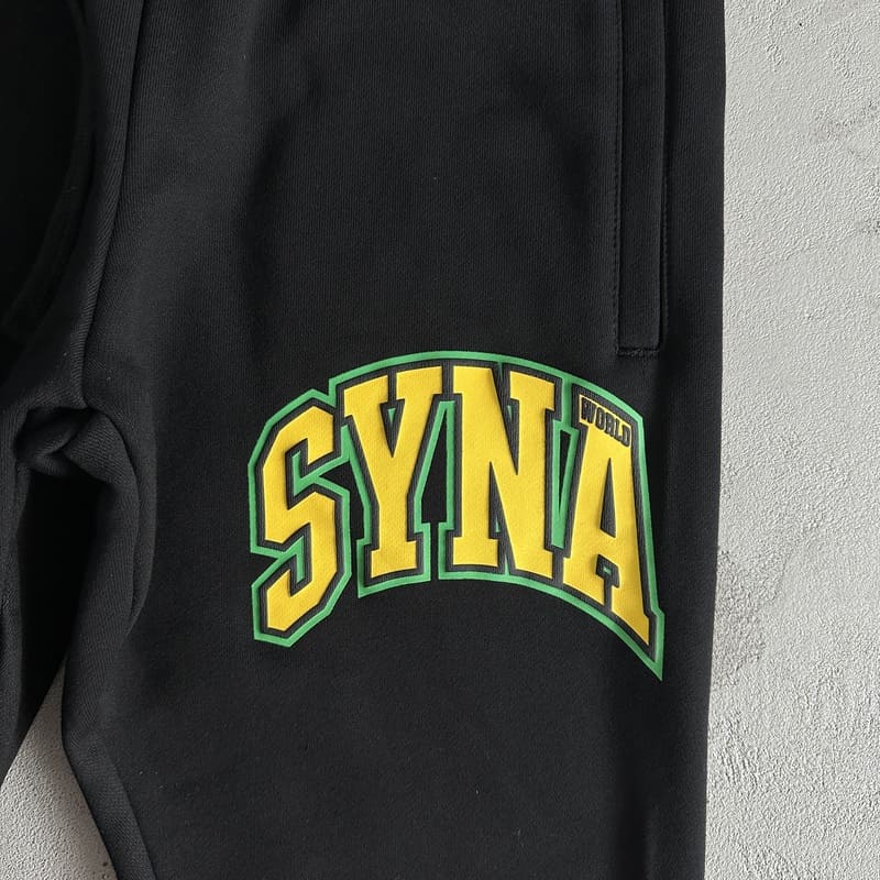 Conjunto Syna World College Logo Preto/Amarelo - HYPER LIST