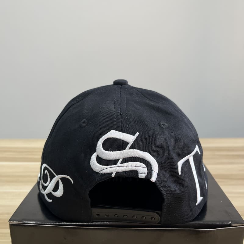 Boné Trapstar Script Fitted - HYPER LIST