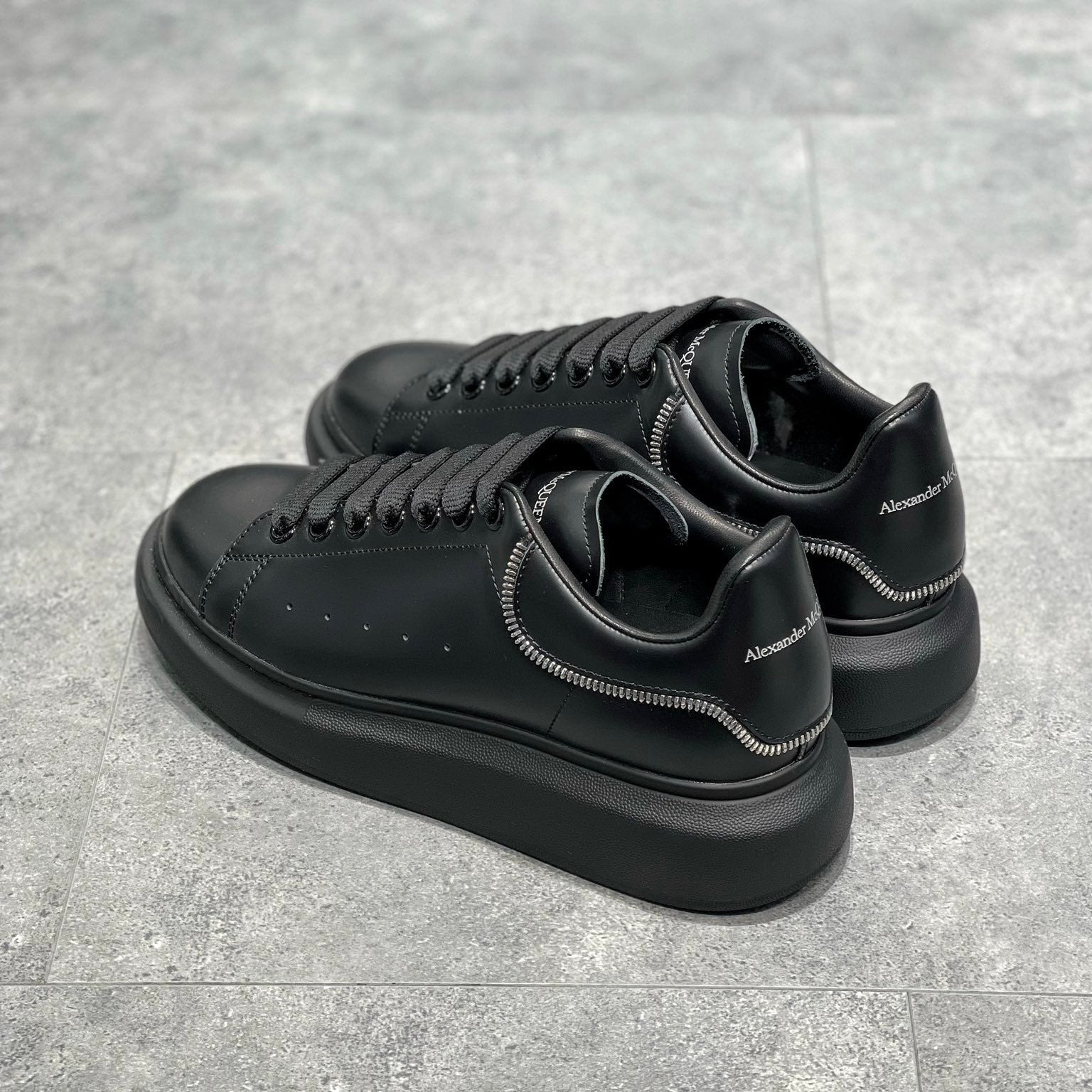 Alexander McQueen Black - HYPER LIST
