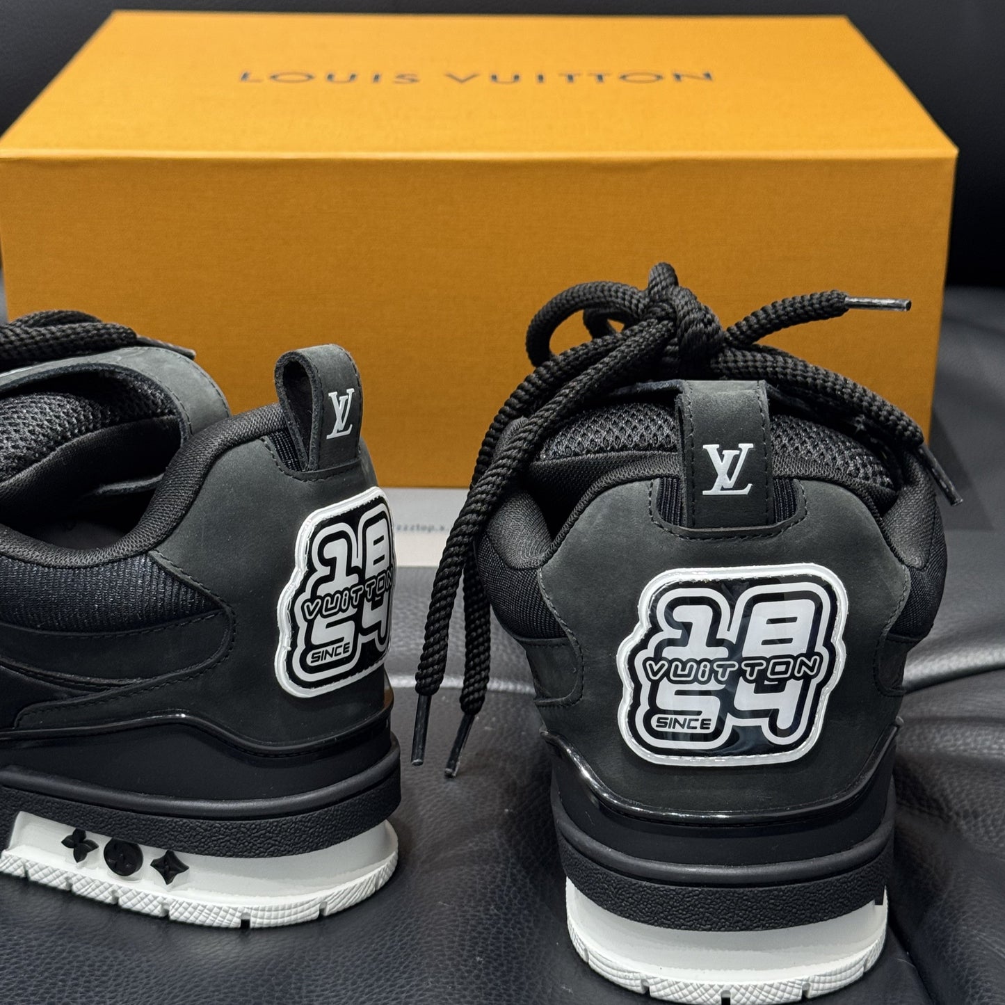 Louis Vuitton Skate Black Reverse - HYPER LIST