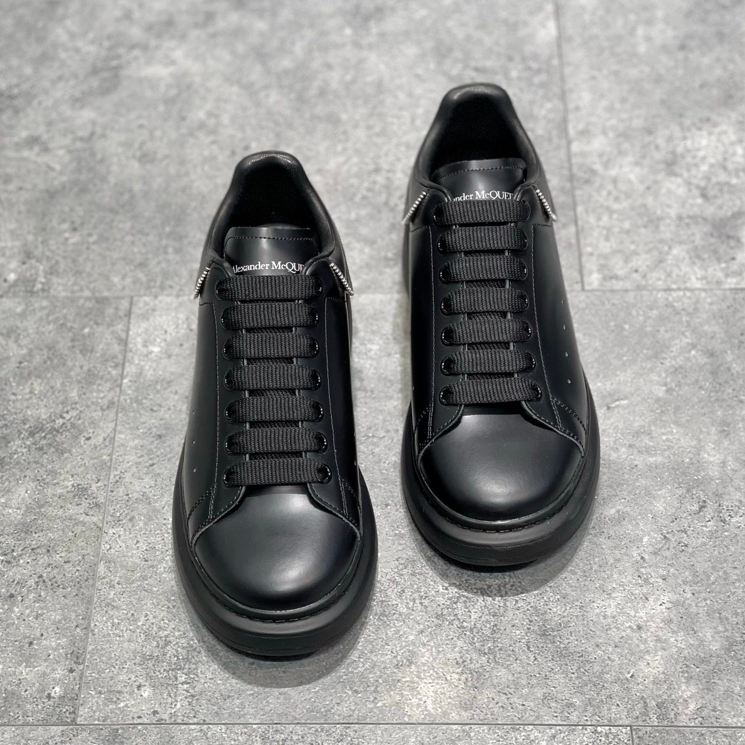 Alexander McQueen Black - HYPER LIST