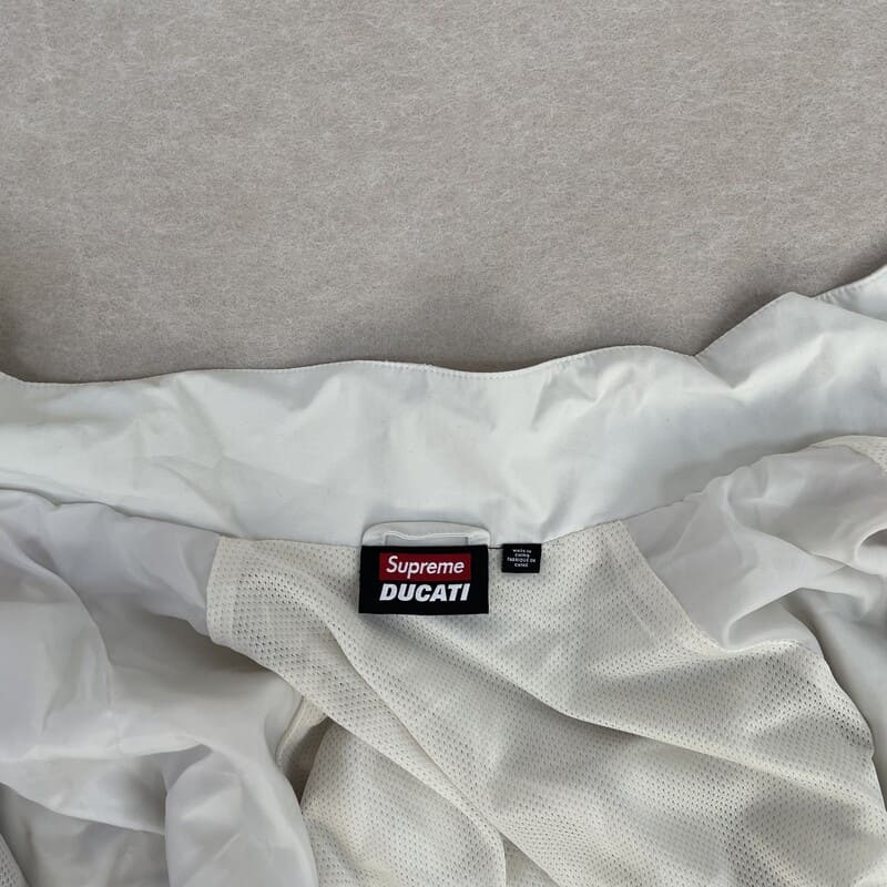 Conjunto Supreme x Ducati Branco - HYPER LIST