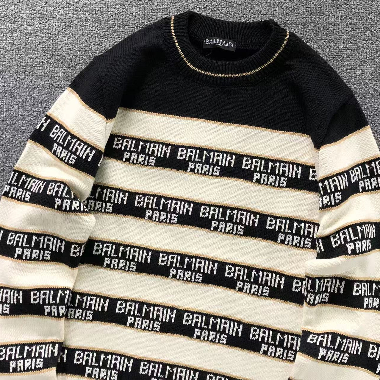 Balmain Paris Sweater H099