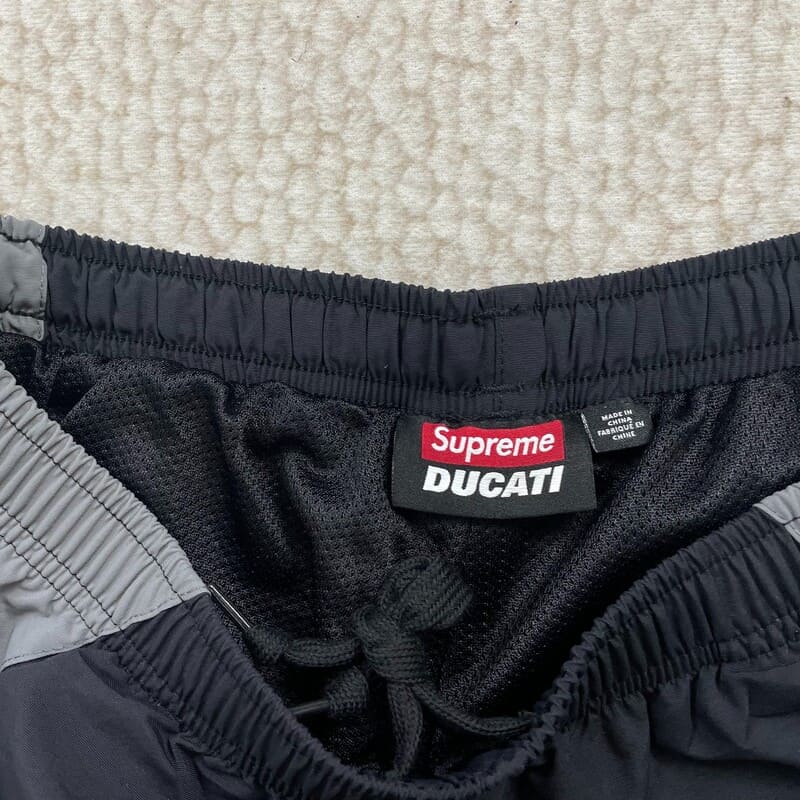 Conjunto Supreme x Ducati - HYPER LIST