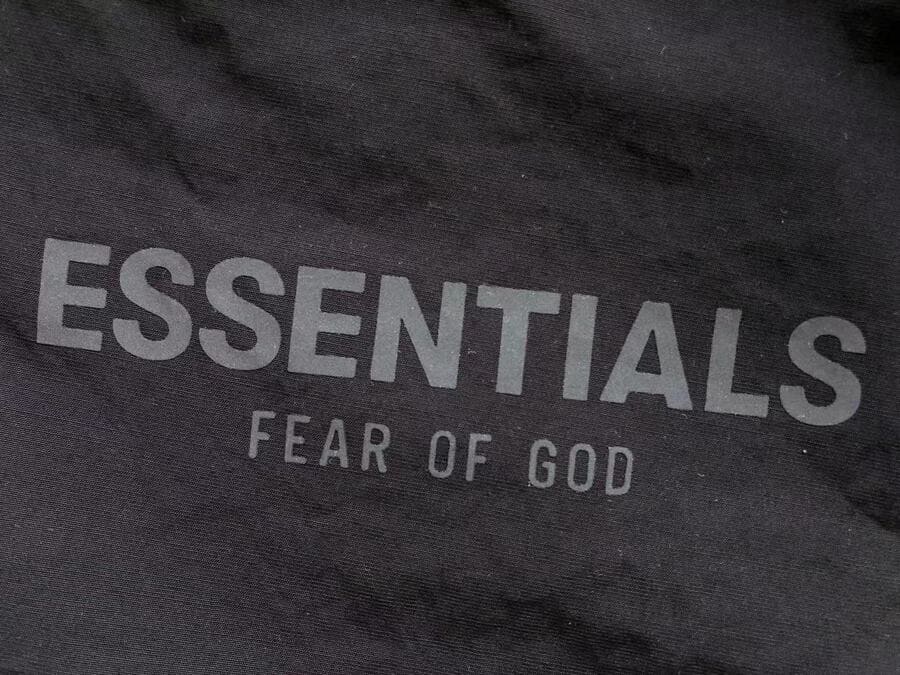 Shorts Fear of God Essentials Refletivo - HYPER LIST