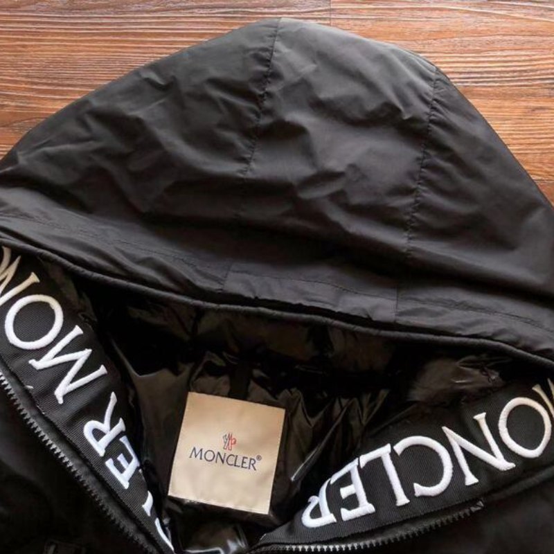 Jacket Moncler Montcla MCL057