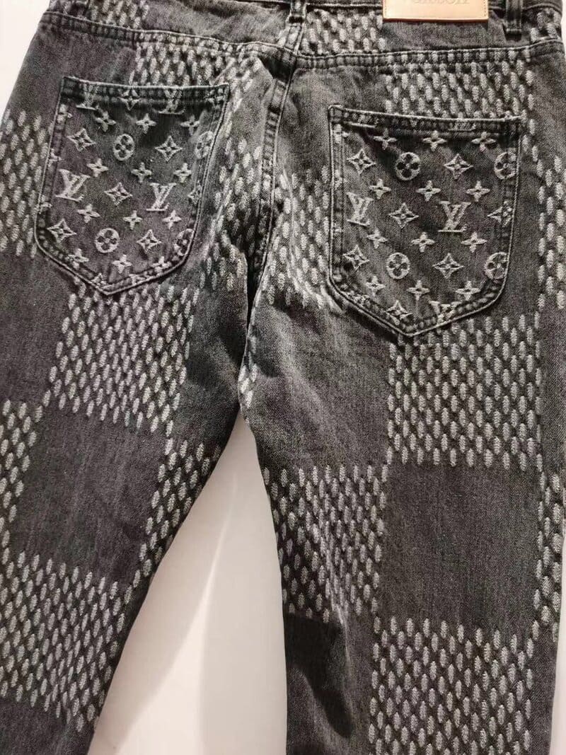 Calça Louis Vuitton x Nigo Giant Damier Waves MNGM - HYPER LIST