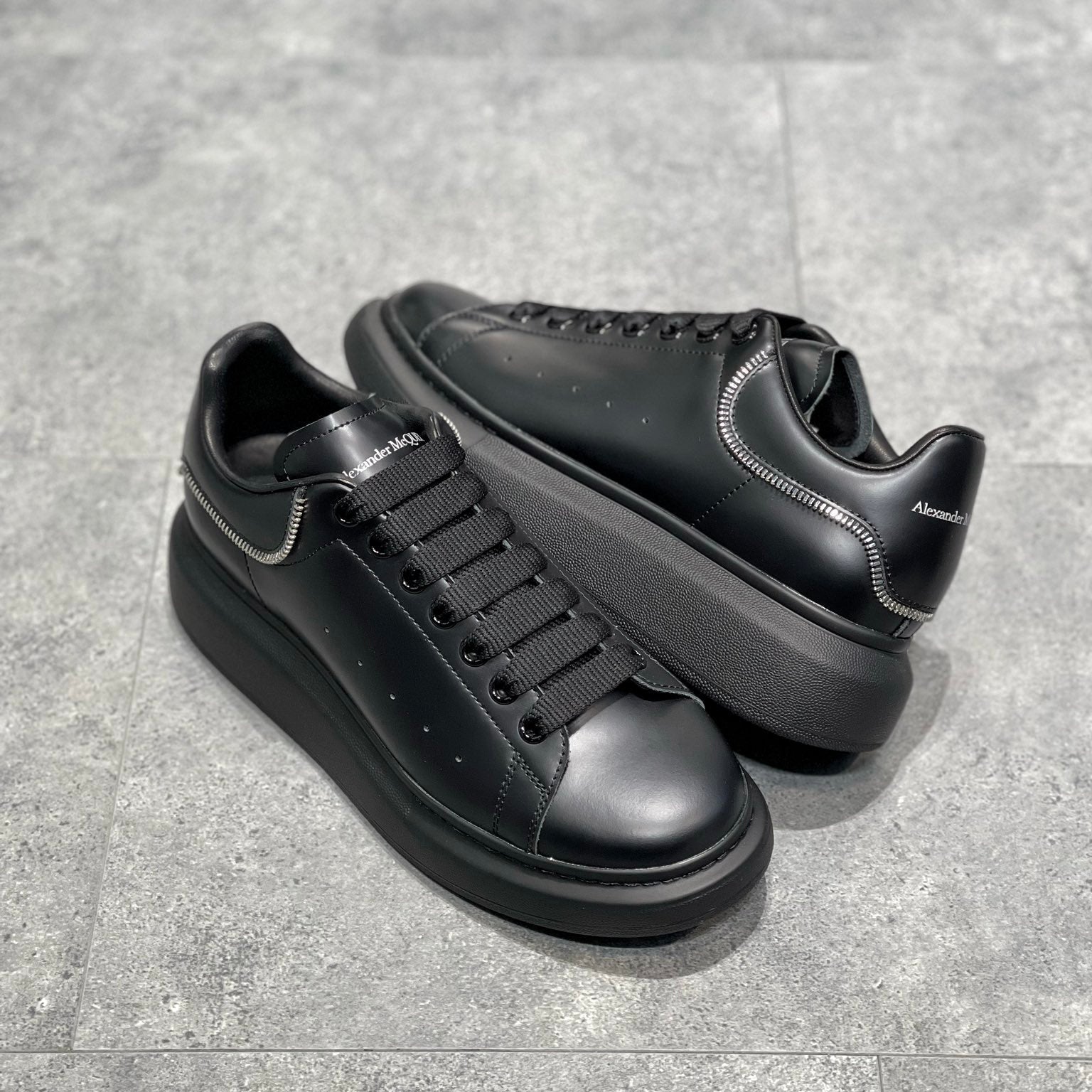 Alexander McQueen Black - HYPER LIST