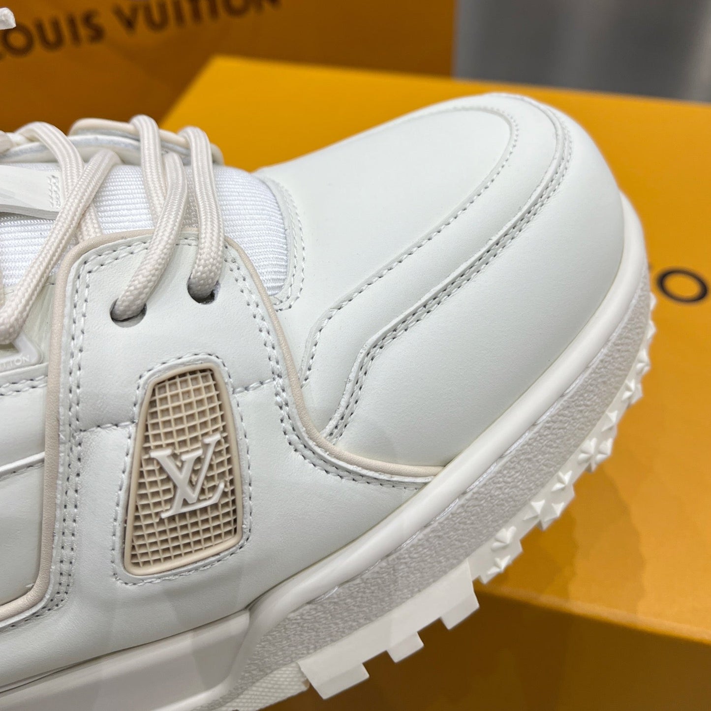 Louis Vuitton Trainner White - HYPER LIST