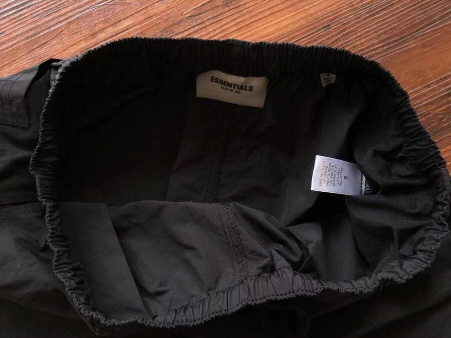 Shorts Fear of God Essentials Refletivo - HYPER LIST