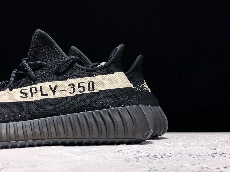 Adidas Yeezy 350 V2 Oreo - HYPER LIST
