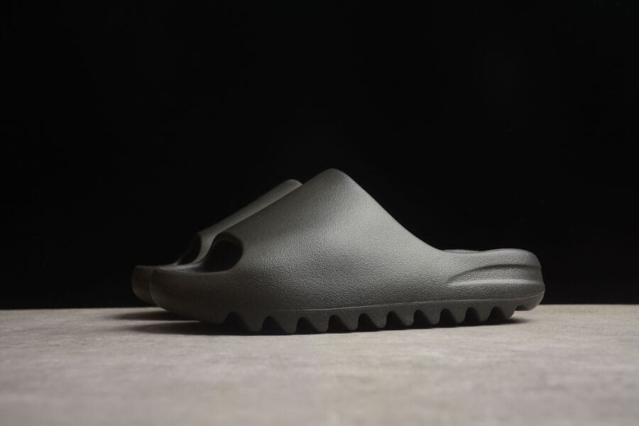 Adidas Yeezy Slide Onyx - HYPER LIST