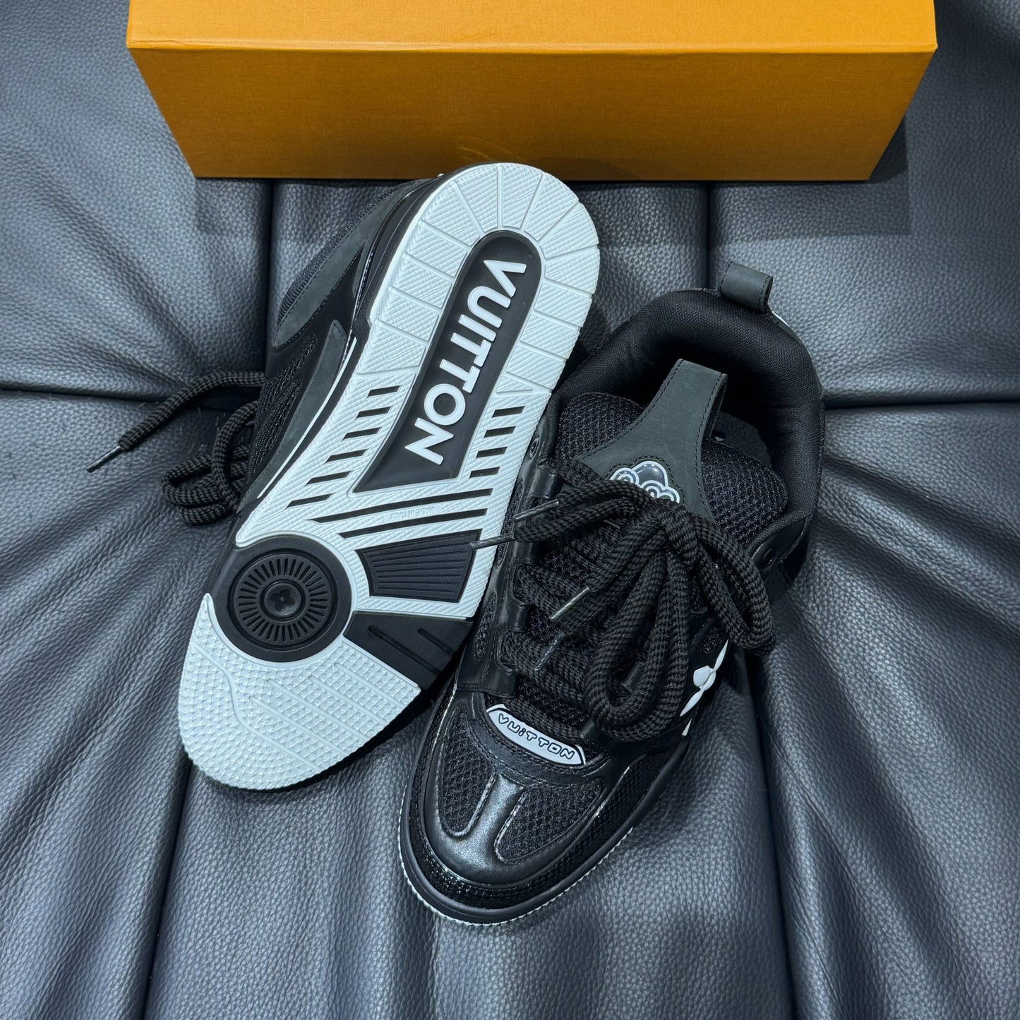 Louis Vuitton Skate Black Reverse - HYPER LIST