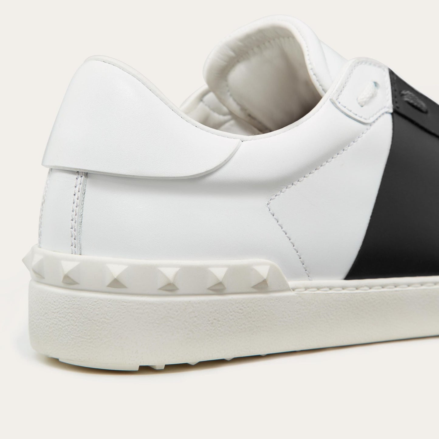 Valentino Calfskin Black - HYPER LIST