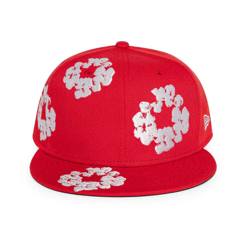 Casquette en denim rouge avec larmes