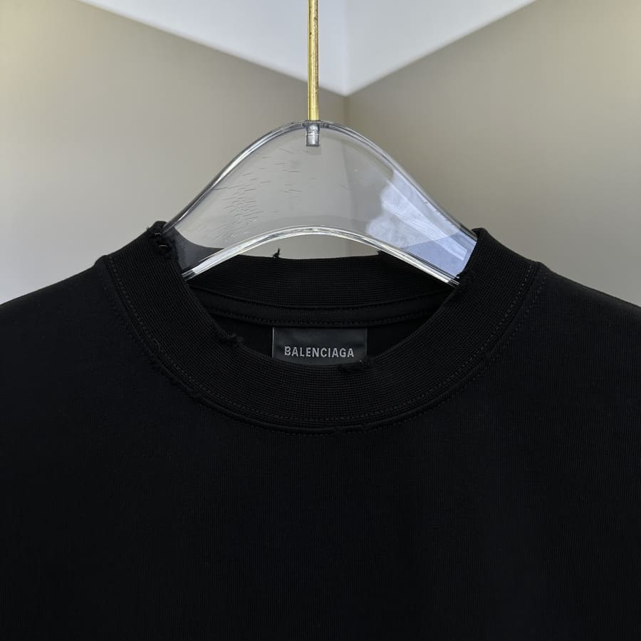Camiseta Balenciaga Cracked Logo Distressed - HYPER LIST