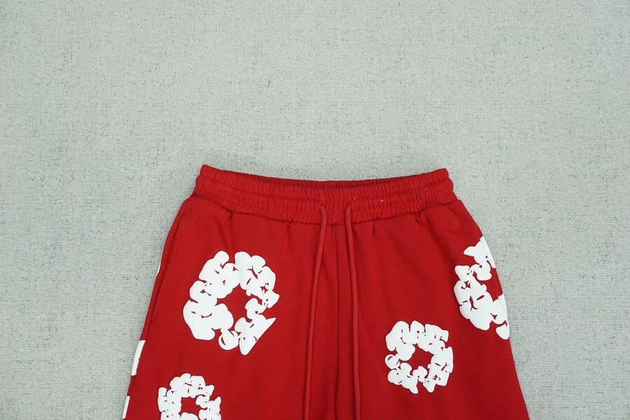Short en jean déchiré The Cotton Wreath Rouge