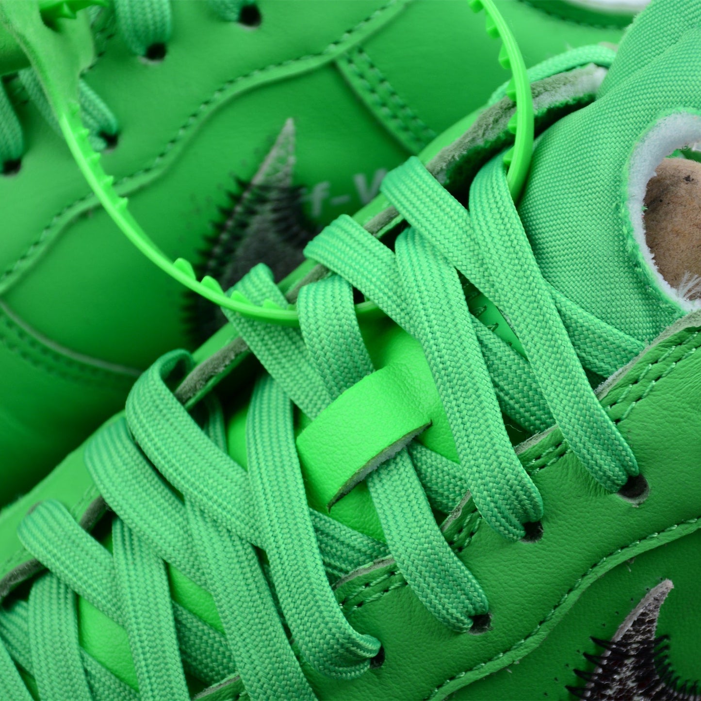 OFF-WHITE x Air Force Green
