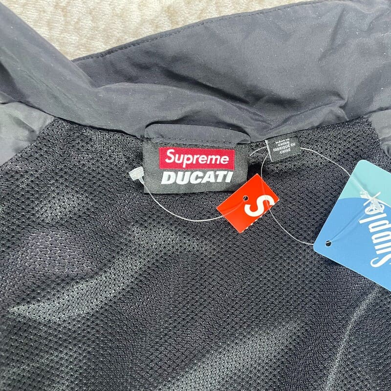 Conjunto Supreme x Ducati - HYPER LIST