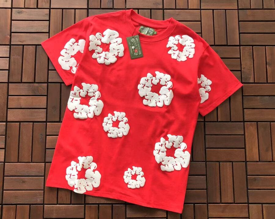 T-shirt rouge en denim déchiré