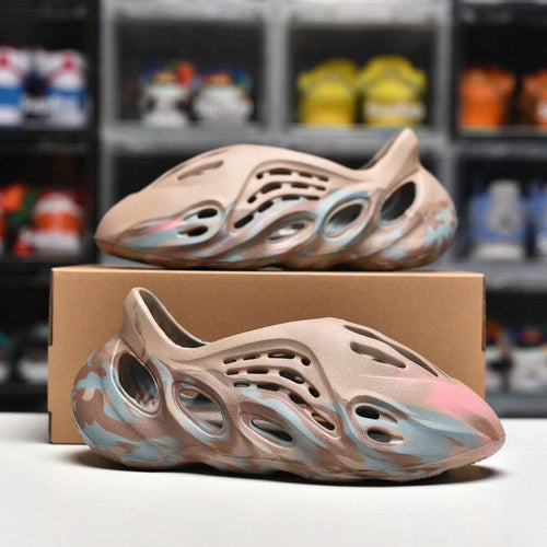 Yeezy Foam Runner Mettalic - HYPER LIST